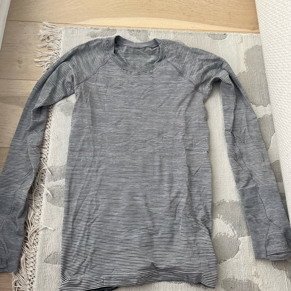 Lulu lemon swiftly tech long sleeve white & black striped size 4